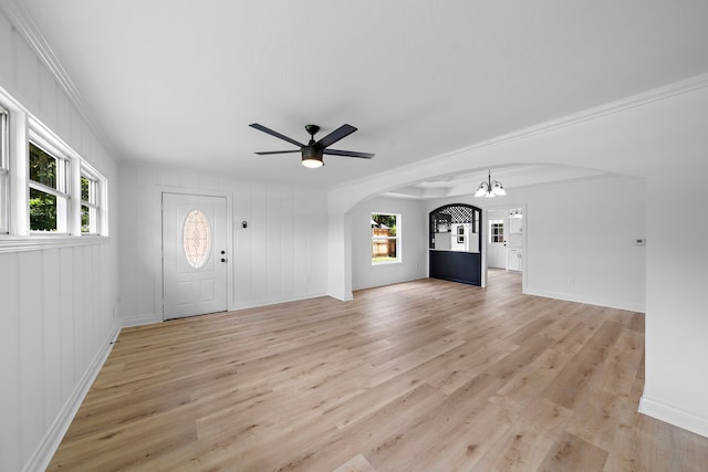 7711 Greenstone St, Houston, TX 77087 - entrance foyer featuring arched walkways, light wood-type flooring, a ceiling fan, a chandelier, and ornamental molding