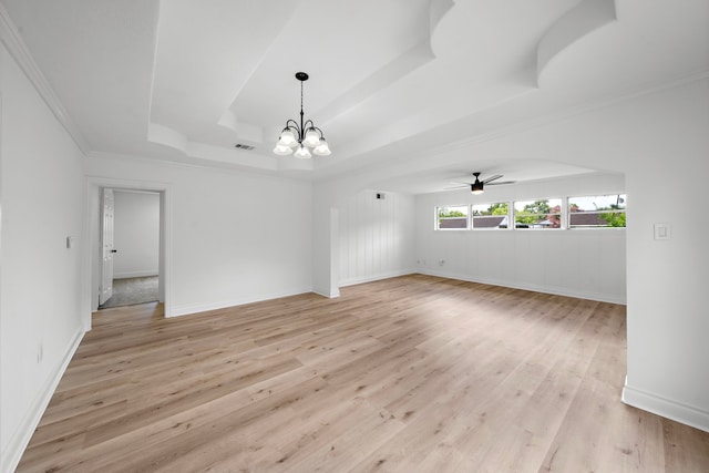 7711 Greenstone St, Houston, TX 77087 - unfurnished room featuring a tray ceiling, a chandelier, ceiling fan, and light wood-style flooring