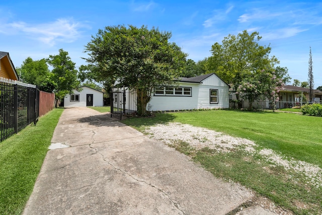 7711 Greenstone St, Houston, TX 77087 - view of front of property with concrete driveway