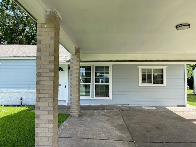 5746 Groveton St, Houston, TX 77033 - entrance to property