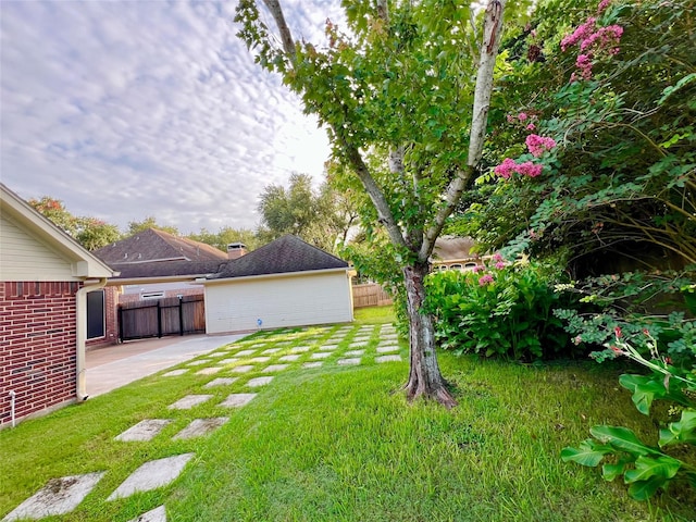 807 Epperson Way Ct, Sugar Land, TX 77479 - view of yard with a patio area