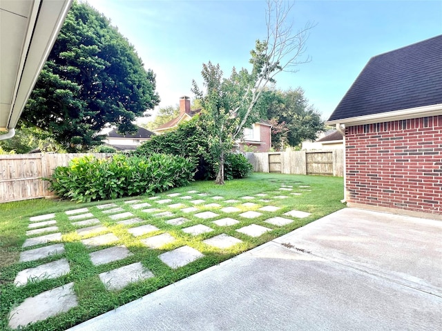 807 Epperson Way Ct, Sugar Land, TX 77479 - fenced backyard with a patio