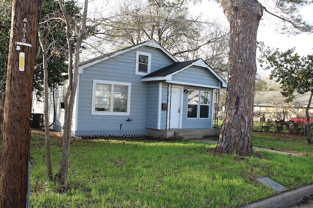 1506 Clay St, Brenham, TX 77833 - bungalow-style house with a front lawn