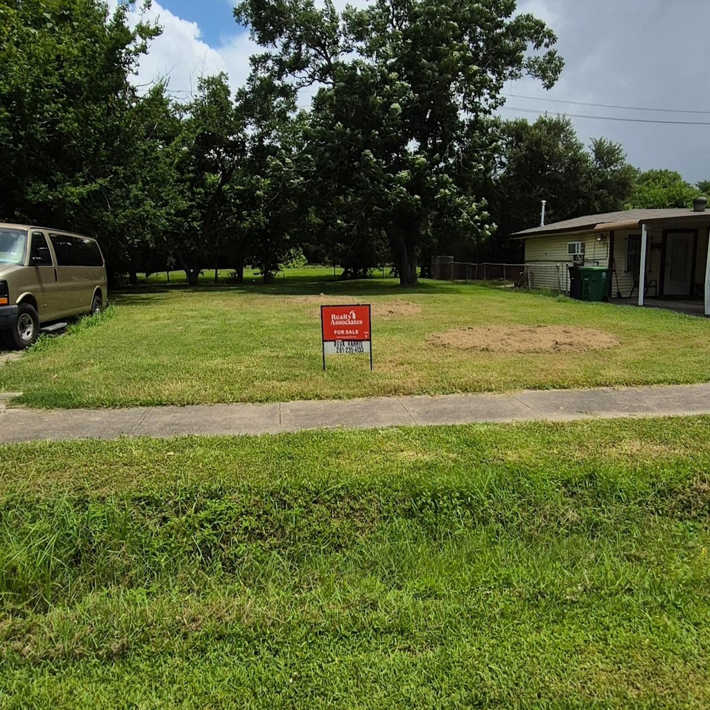 5013 Longmeadow St, Houston, TX 77033