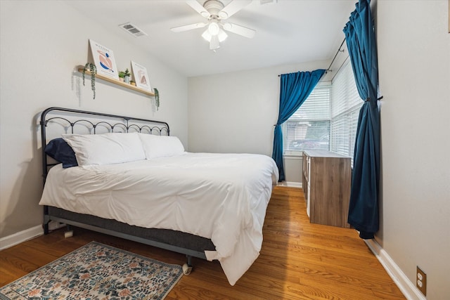 1130 W 30th St, Houston, TX 77018 - bedroom with light wood-style floors and ceiling fan