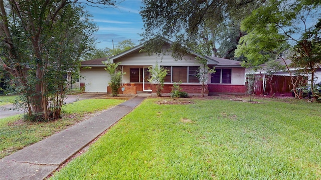 6619 Heron Dr, Houston, TX 77087 - ranch-style home with brick siding