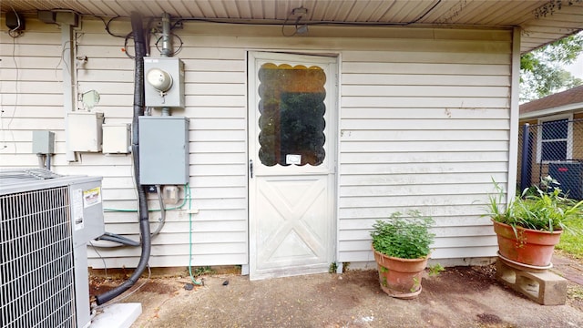 6619 Heron Dr, Houston, TX 77087 - doorway to property