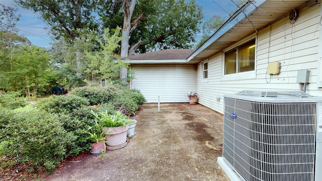 6619 Heron Dr, Houston, TX 77087 - view of patio