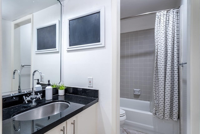 1395 Arlington St Unit 1395, Houston, TX 77008 - full bath with vanity and shower / tub combo with curtain
