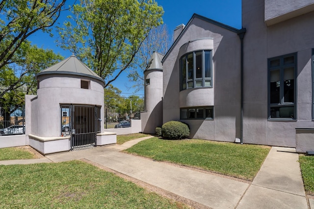 1395 Arlington St Unit 1395, Houston, TX 77008 - surrounding community featuring a gate