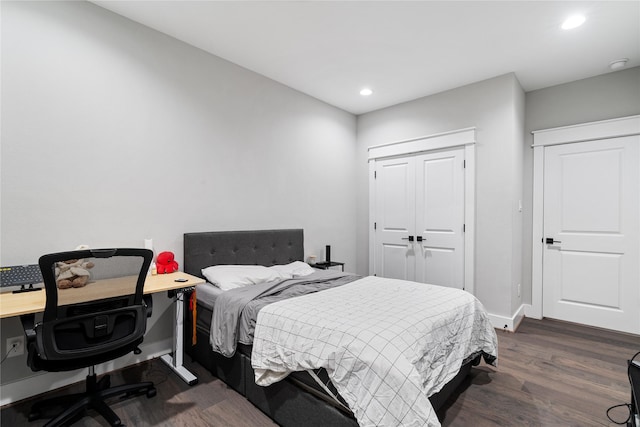 4510 Vernon St, Houston, TX 77020 - bedroom featuring dark wood finished floors, recessed lighting, and a desk