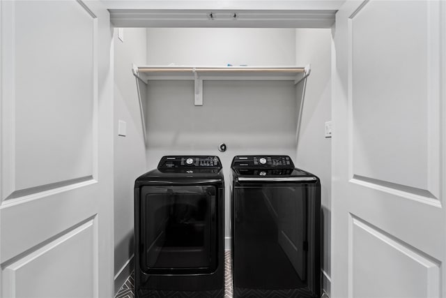 4510 Vernon St, Houston, TX 77020 - laundry room featuring washing machine and clothes dryer