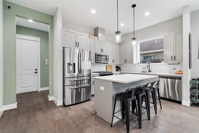 4510 Vernon St, Houston, TX 77020 - kitchen with appliances with stainless steel finishes, a breakfast bar area, a center island, decorative backsplash, and recessed lighting