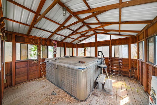 56 Wellford St, Houston, TX 77022 - sunroom / solarium featuring a jacuzzi and vaulted ceiling