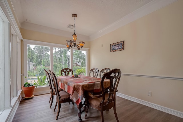 1407 Ella Cir, Houston, TX 77090 - dining area featuring a chandelier, wood finished floors, and a textured ceiling