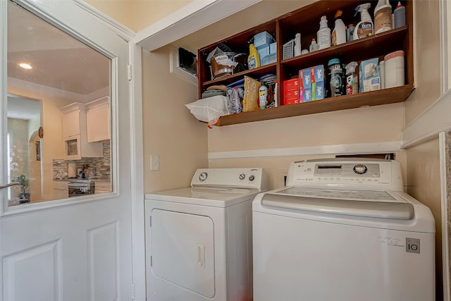 1407 Ella Cir, Houston, TX 77090 - washroom featuring washing machine and clothes dryer