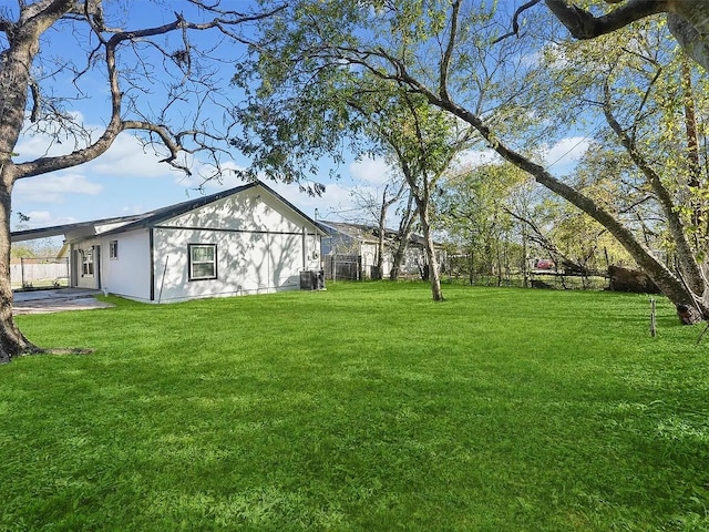 4418 Dacca Dr, Houston, TX 77047 - view of yard