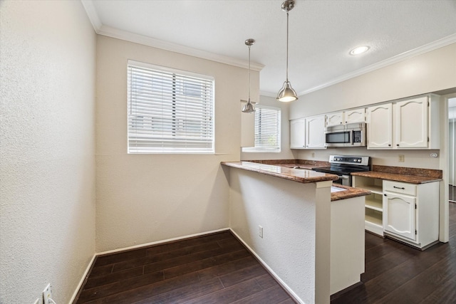 1881 Bering Dr Unit 83, Houston, TX 77057 - kitchen featuring appliances with stainless steel finishes, white cabinets, ornamental molding, dark wood-type flooring, and a peninsula