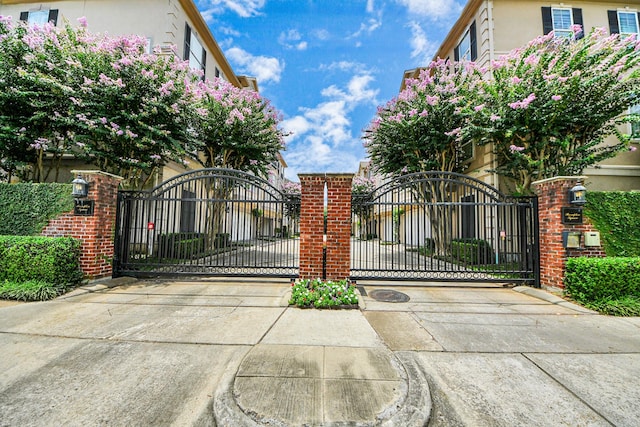 2930 Brompton Square Dr, Houston, TX 77025 - view of gate