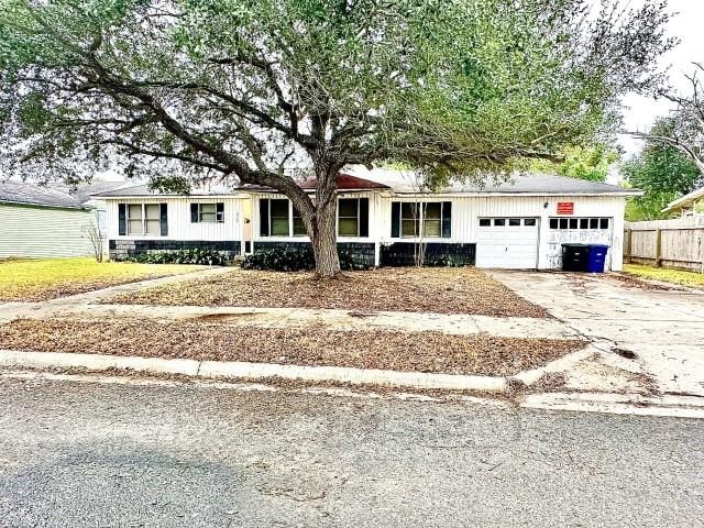 515 Vaky St, Corpus Christi, TX 78404 - ranch-style home featuring a garage and driveway