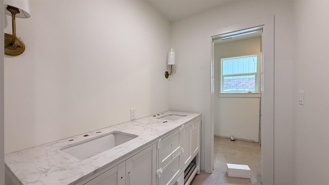 10047 Meadow Lake Ln, Houston, TX 77042 - bathroom featuring double vanity