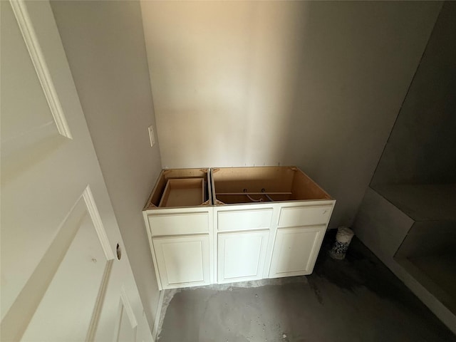 2532 Hawks Eye Dr, Conroe, TX 77301 - bathroom featuring unfinished concrete floors