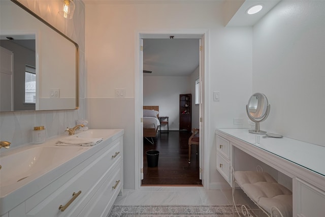 7634 Braesdale Ln, Houston, TX 77071 - full bathroom with double vanity