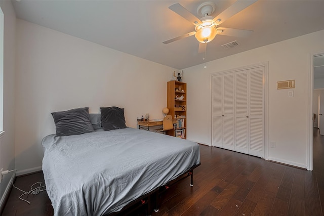 7634 Braesdale Ln, Houston, TX 77071 - bedroom with wood-type flooring, a closet, and a ceiling fan