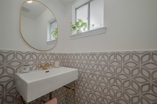 7634 Braesdale Ln, Houston, TX 77071 - bathroom with a wainscoted wall and tile walls