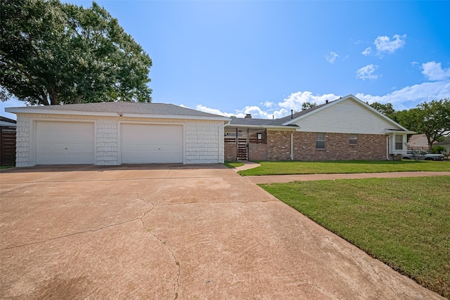 7634 Braesdale Ln, Houston, TX 77071 - view of front of home with a front yard, a detached garage, and brick siding