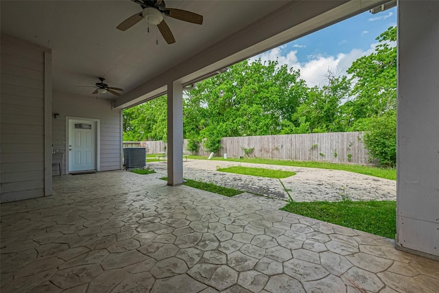 2403 Ranna Ct, Sugar Land, TX 77498 - fenced backyard with ceiling fan and a patio