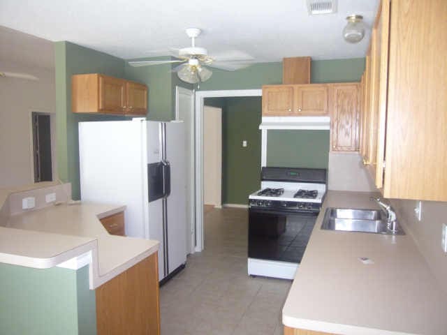 11514 Musetta Ct, Cypress, TX 77429 - kitchen featuring white appliances, ceiling fan, range hood, and light countertops