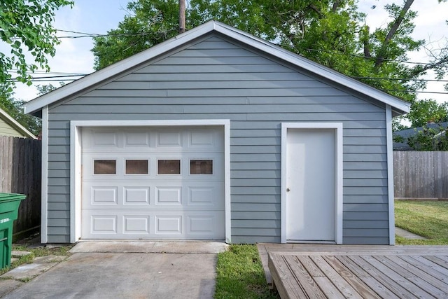 1020 E 16th St, Houston, TX 77009 - detached garage with concrete driveway