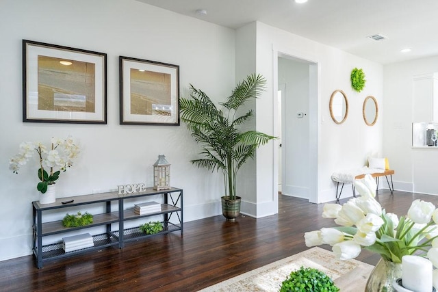 1020 E 16th St, Houston, TX 77009 - living room with wood finished floors and recessed lighting
