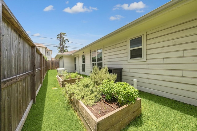 1247 Martin St, Houston, TX 77018 - view of yard with a vegetable garden