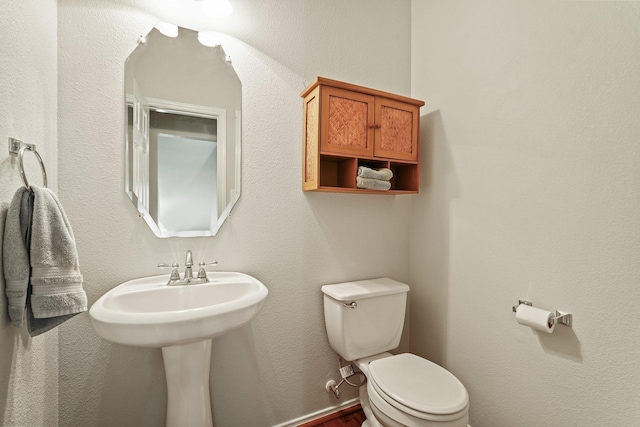 2911 Clay St, Houston, TX 77003 - bathroom with toilet