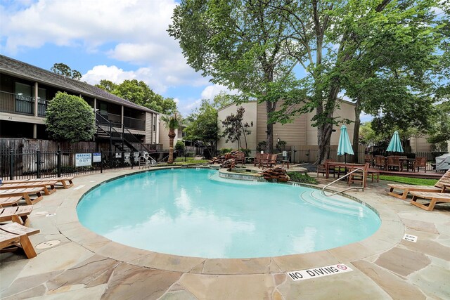 1100 Augusta Dr Unit 63, Houston, TX 77057 - community pool with a patio