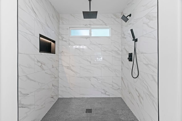8215 Twining Oaks Ln, Spring, TX 77379 - bathroom featuring a tile shower