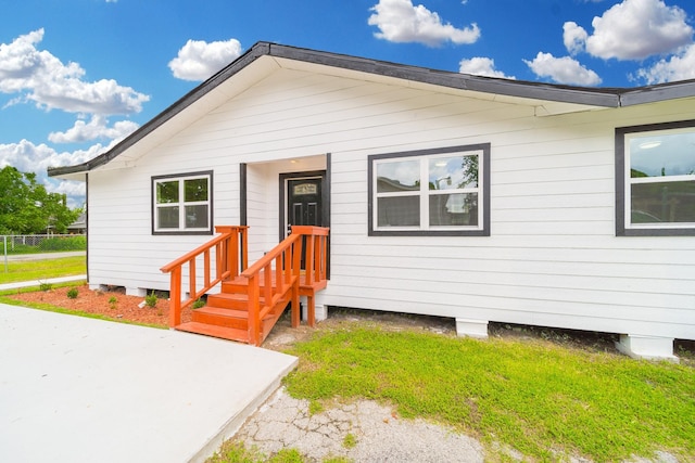 8318 Hanfro Ln, Houston, TX 77088 - bungalow-style home featuring a patio