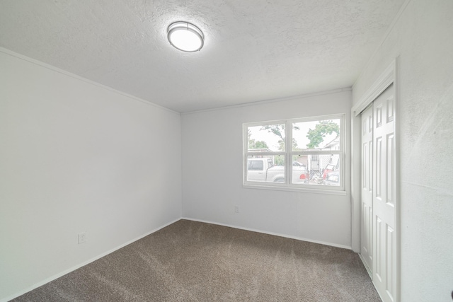 8318 Hanfro Ln, Houston, TX 77088 - unfurnished room with a textured ceiling and carpet
