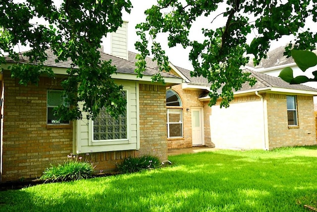 14811 Horse Creek Ln, Sugar Land, TX 77498 - view of front of property featuring roof with shingles, a front lawn, and a chimney