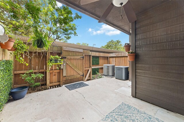 2601 S Braeswood Blvd Unit 302, Houston, TX 77025 - view of patio / terrace with a gate