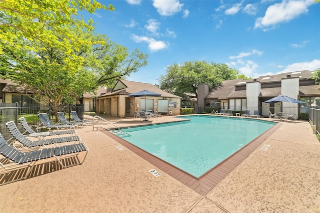 2601 S Braeswood Blvd Unit 302, Houston, TX 77025 - community pool with a patio