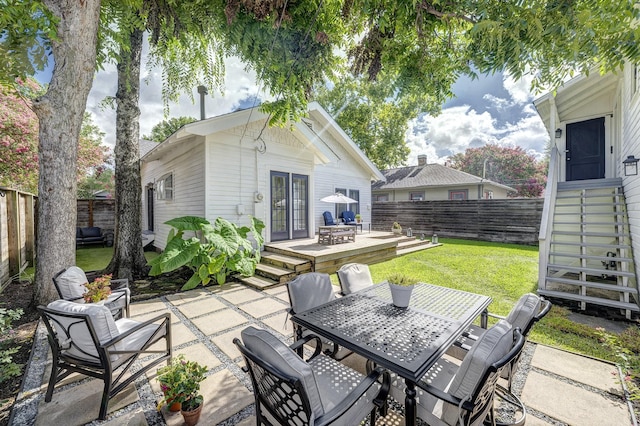 936 W Temple St, Houston, TX 77009 - fenced backyard featuring outdoor dining area and a deck