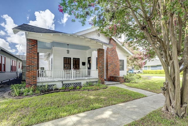936 W Temple St, Houston, TX 77009 - bungalow-style house featuring a porch, a front lawn, and brick siding