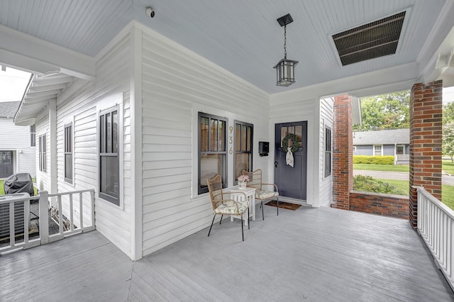 936 W Temple St, Houston, TX 77009 - view of wooden porch