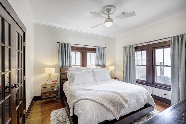 936 W Temple St, Houston, TX 77009 - bedroom featuring ornamental molding, wood finished floors, multiple windows, and ceiling fan