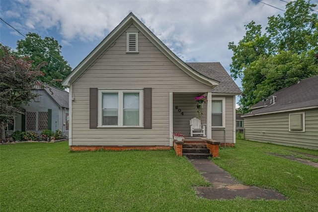 604 Abell St, Wharton, TX 77488 - bungalow-style home featuring a front lawn and roof with shingles