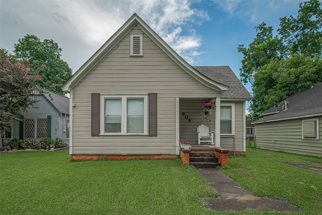 604 Abell St, Wharton, TX 77488 - bungalow-style house featuring a front yard and roof with shingles