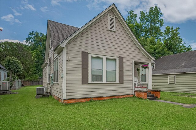 604 Abell St, Wharton, TX 77488 - rear view of property featuring a shingled roof